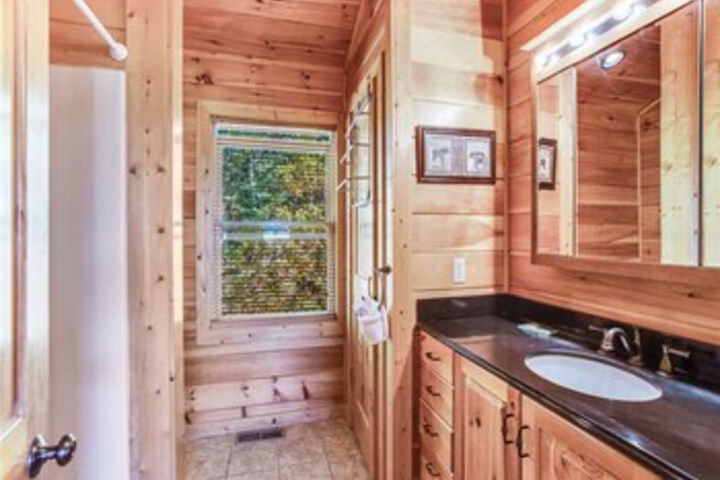 Big Bear Lodge Five Bedroom Home
