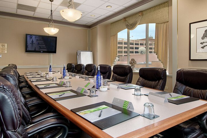 Hilton Cincinnati Netherland Plaza