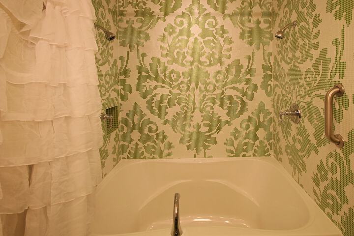 Room 156 of 168
