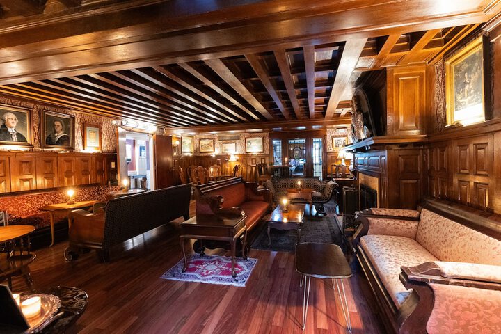 Lounge 123 of 152