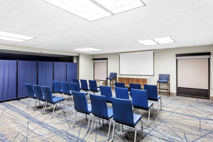 Holiday Inn Express Suites Charleston by IHG