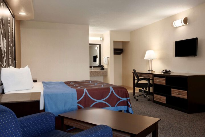 Room 12 of 16