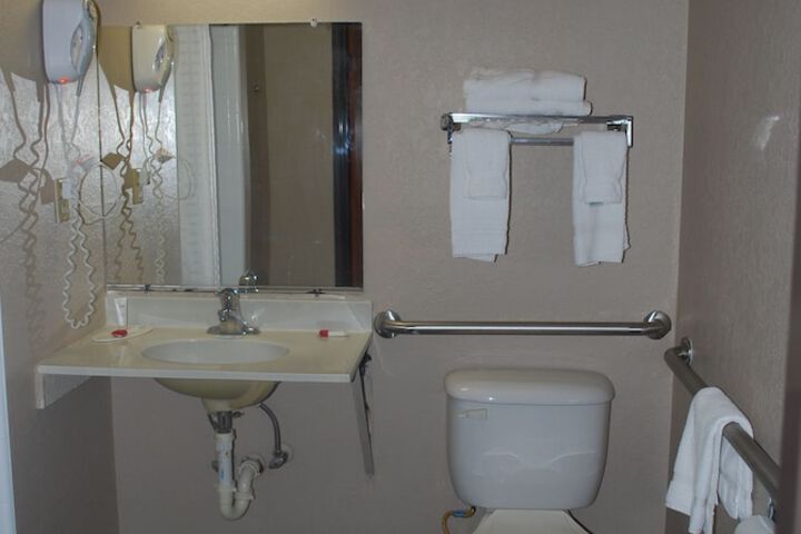 Room 16 of 24