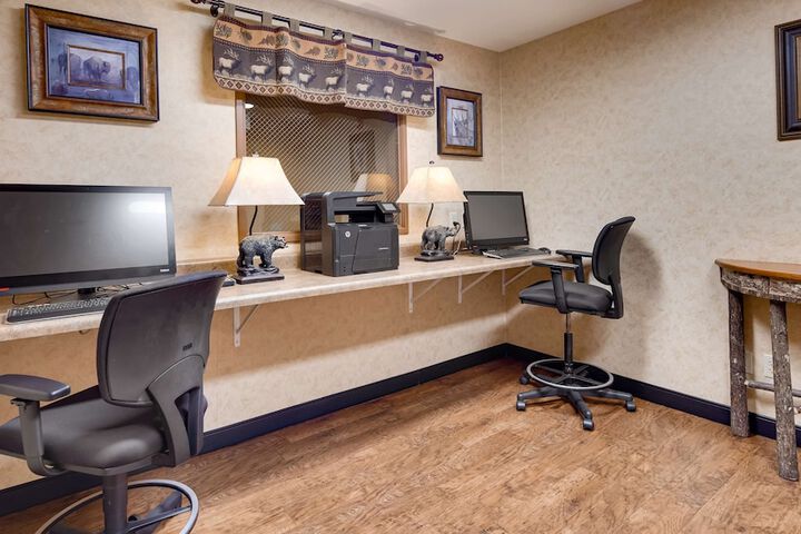 Business Center 61 of 61