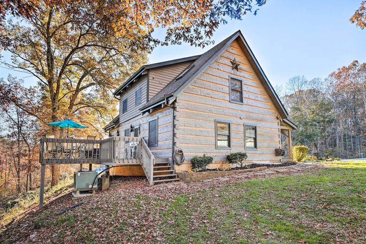 Luxe Dog-friendly Cabin w / Hot Tub & Game Room