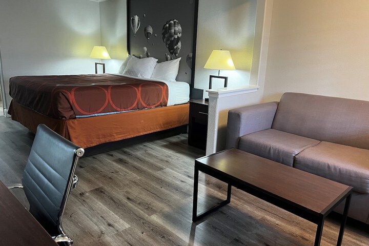 Room 33 of 43