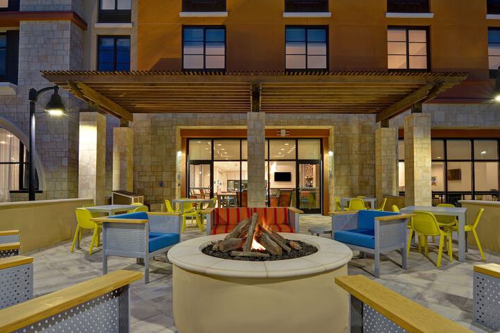 Home2 Suites by Hilton Orlando at Flamingo Crossings