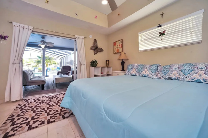 Apollo Beach W / Pool Room To Entertain, Pet Friendly! 6 Bedroom Home