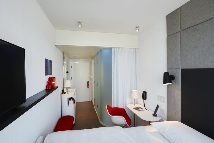 Room 41 of 64