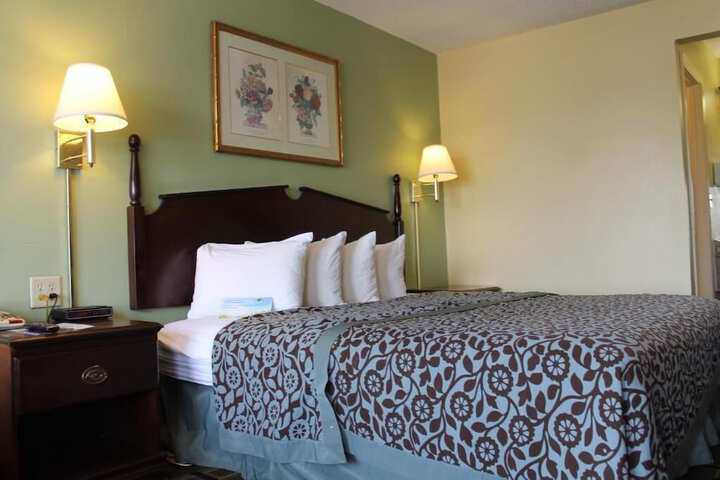 Room 6 of 15