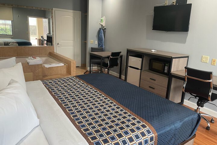Room 27 of 32