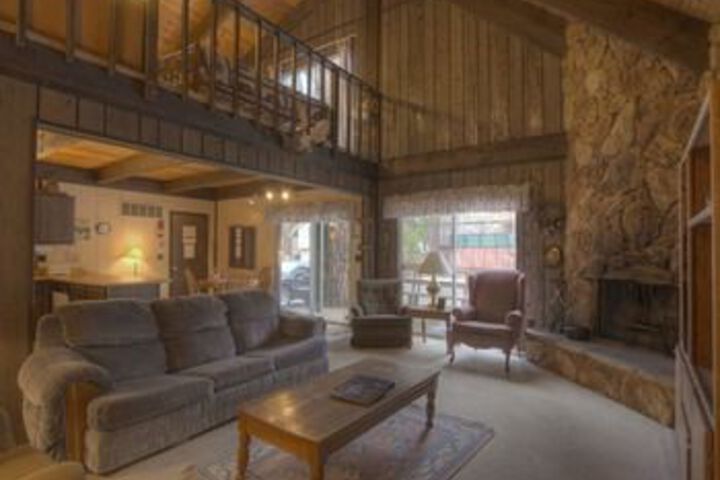 Conveniently Located Tahoe Home for 10 by RedAwning