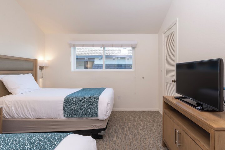 Wave Crest Resort