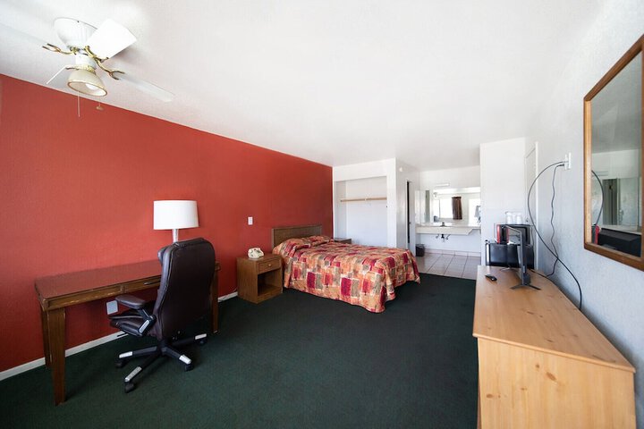 Room 6 of 12