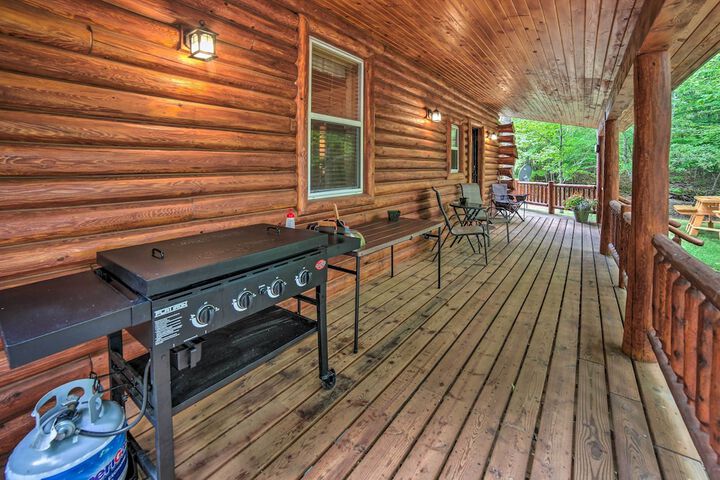 Updated Manistique Log Cabin Yard & Fire Pit