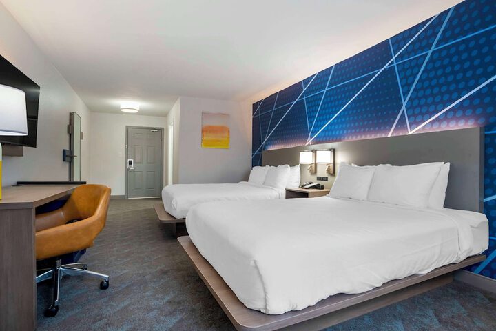 Room 33 of 53