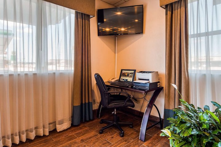 Business Center 27 of 28