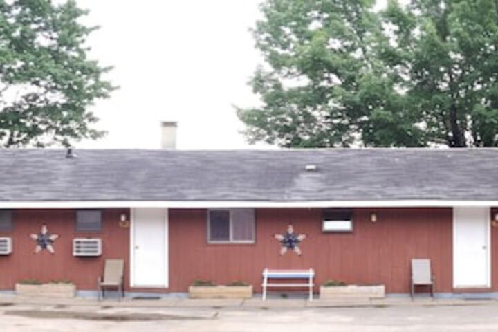 Lakeshore Motel Ice Lake