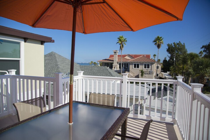 Sundeck 69 of 71
