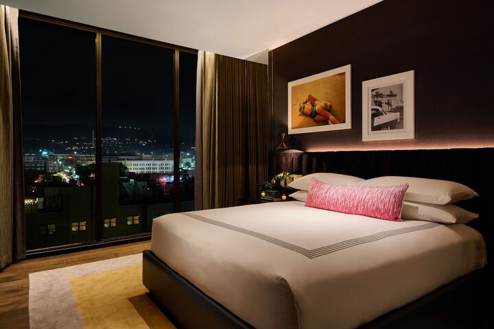 Room 17 of 51