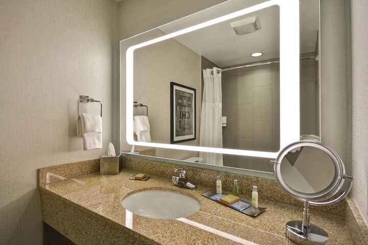 DoubleTree by Hilton Chicago Midway Airport