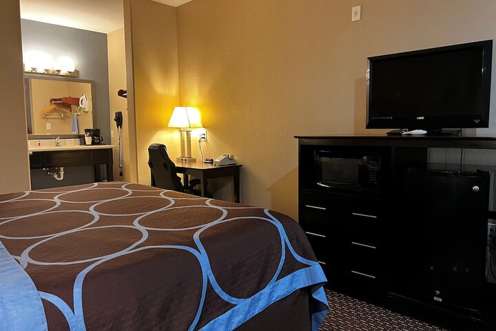 Super 8 by Wyndham Center