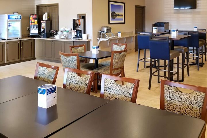 Breakfast/Coffee Service 102 of 112