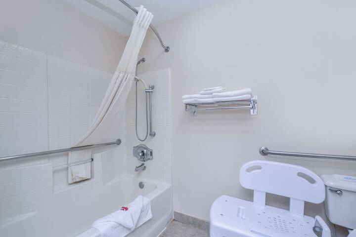 Travelodge Suites by Wyndham Newberg