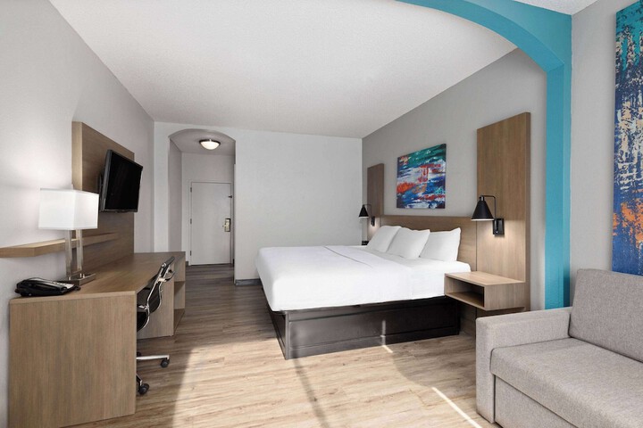 Room 15 of 30