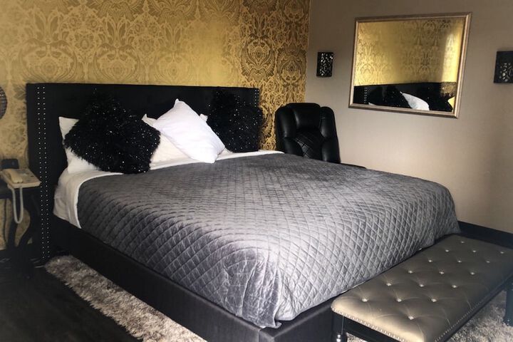 Room 16 of 77