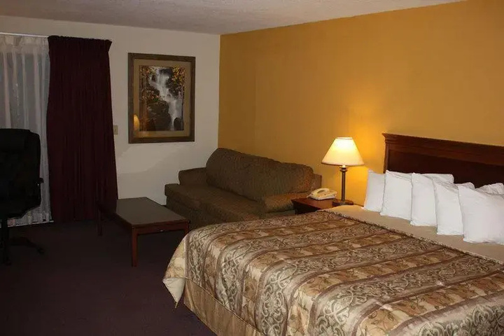 Saratoga Inn & Suites