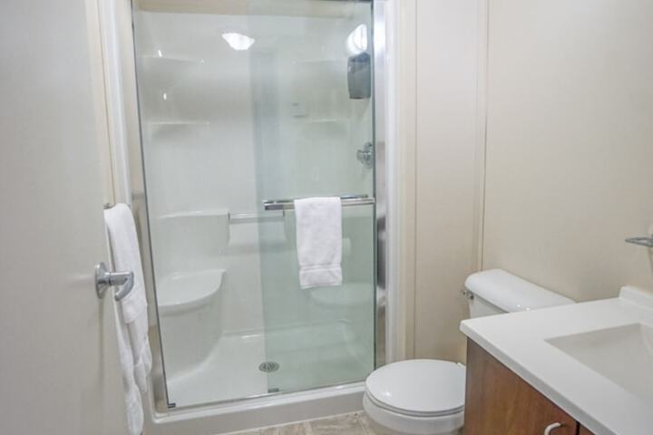 Room 4 of 9
