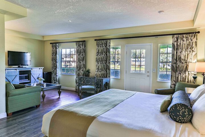 Room 42 of 100