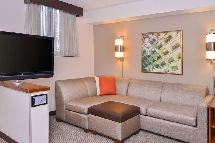 Room 16 of 33