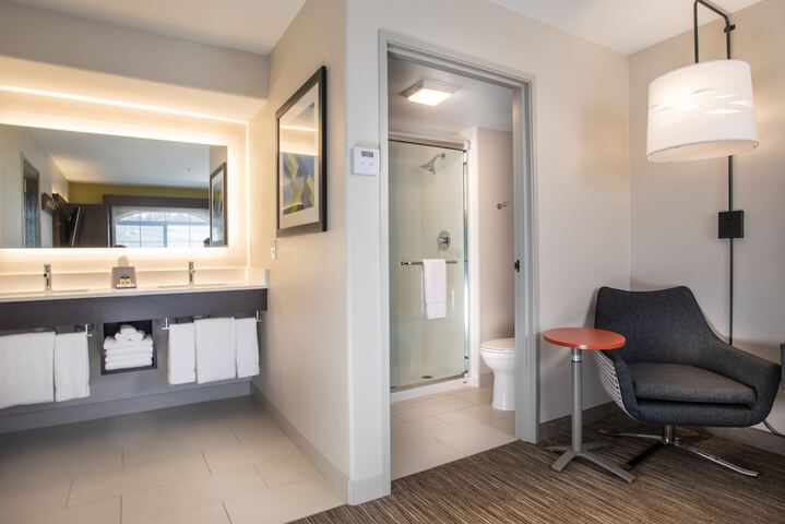 Room 33 of 47