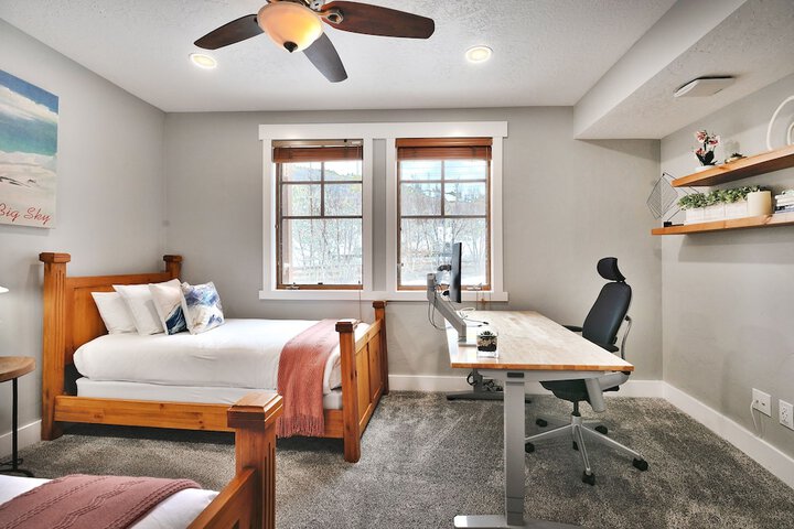 Town Pointe B101 3 Bedroom Condo by RedAwning