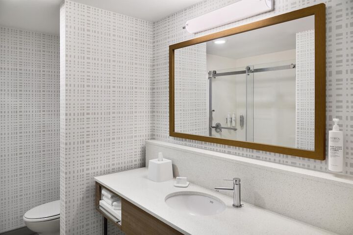 Hampton Inn & Suites Syracuse North Airport Area