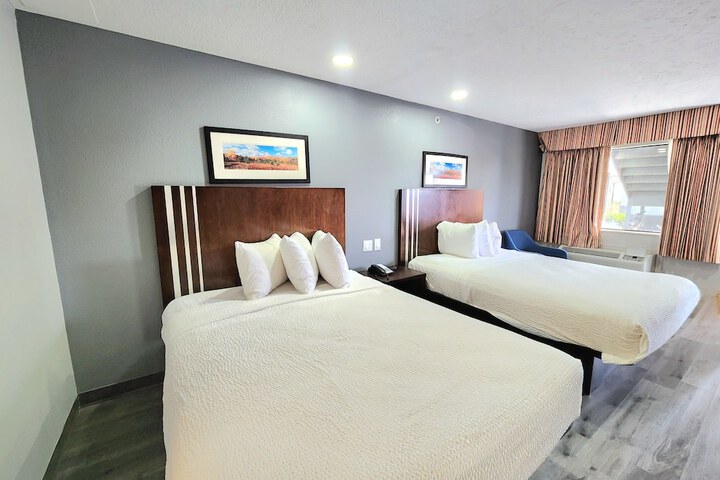 Days Inn & Suites by Wyndham Winnie
