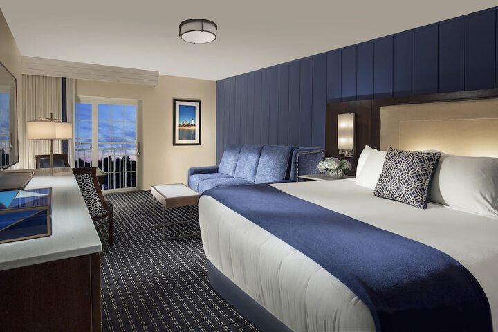 Hyannis Harbor Hotel