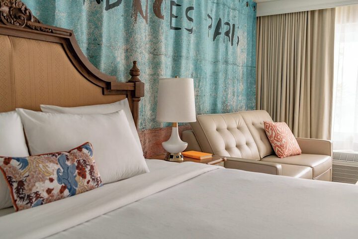 Room 32 of 86