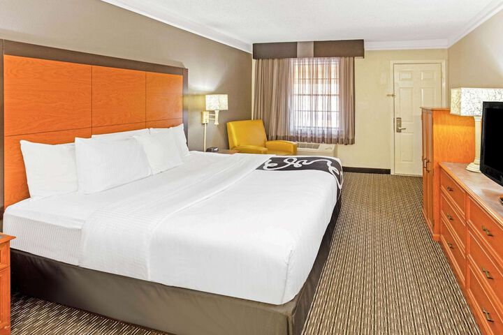 Room 21 of 34
