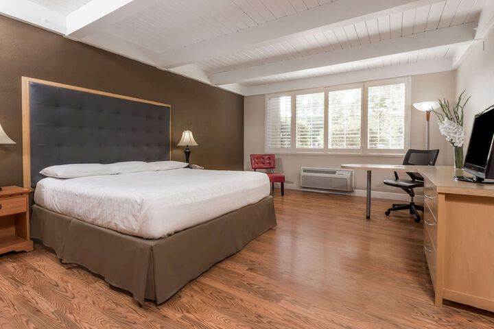 Room 27 of 51