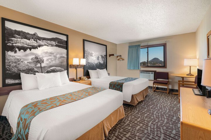 Super 8 by Wyndham Hill City / Mt. Rushmore/ Area