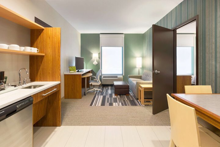 Room 10 of 38