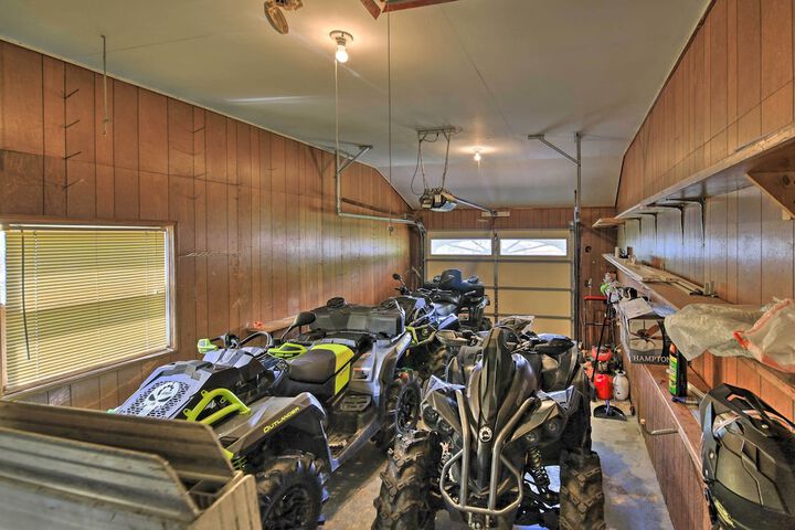Bluefield Retreat w / Pool Table: Near Parks!