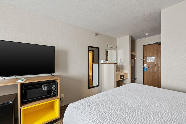 Room 25 of 32