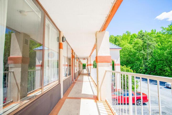 OYO hotel Greensboro east I 40
