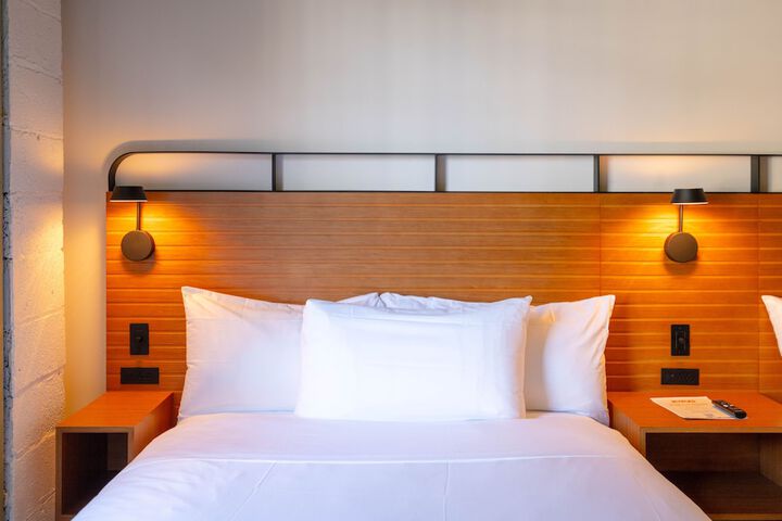 Room 52 of 115