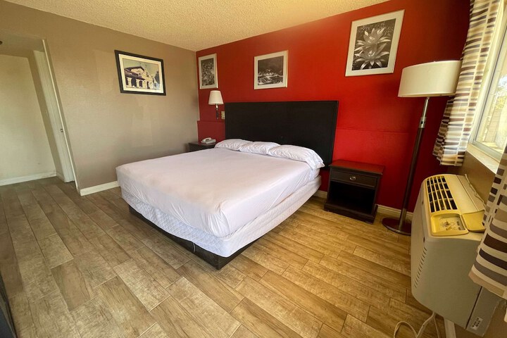 Room 25 of 26