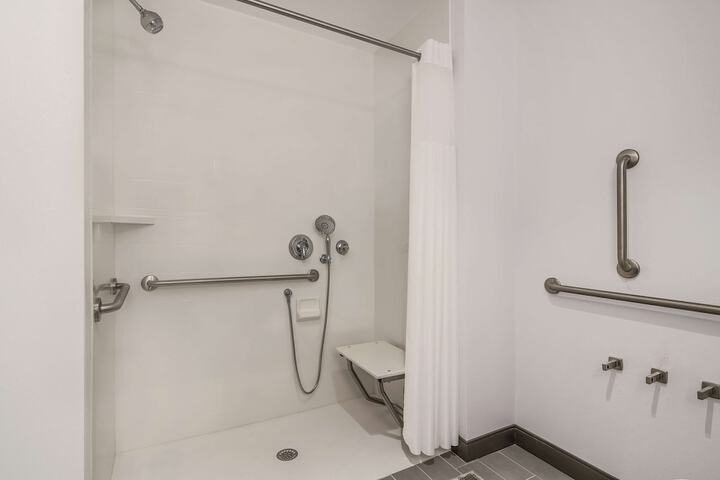 Room 25 of 49